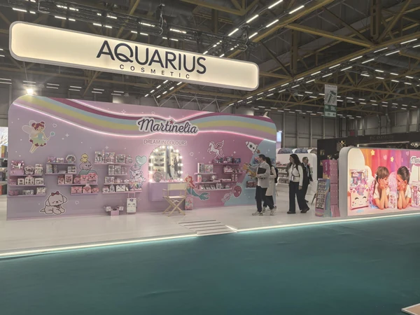 Stand Martinelia Aquarius Cosmetic espejo iluminado visitantes feria - Eventos Especiales